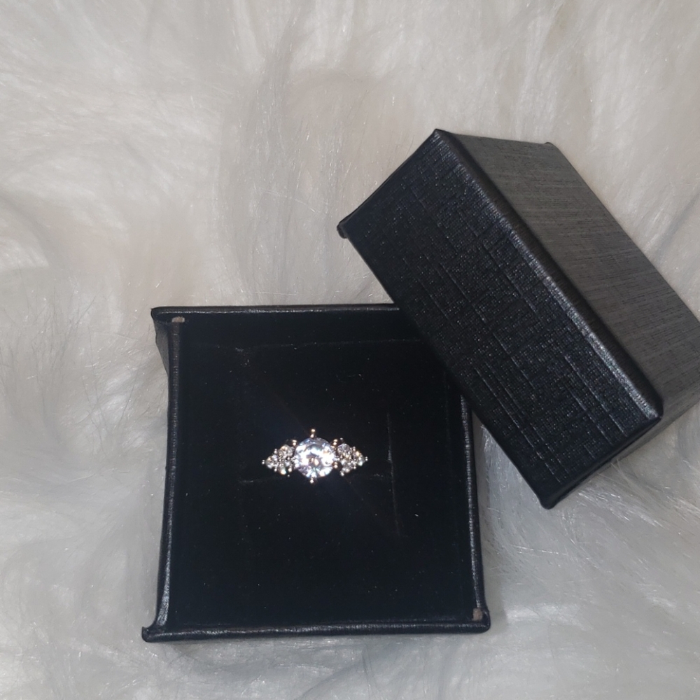 Diamond Ring - Picture 5 of 6